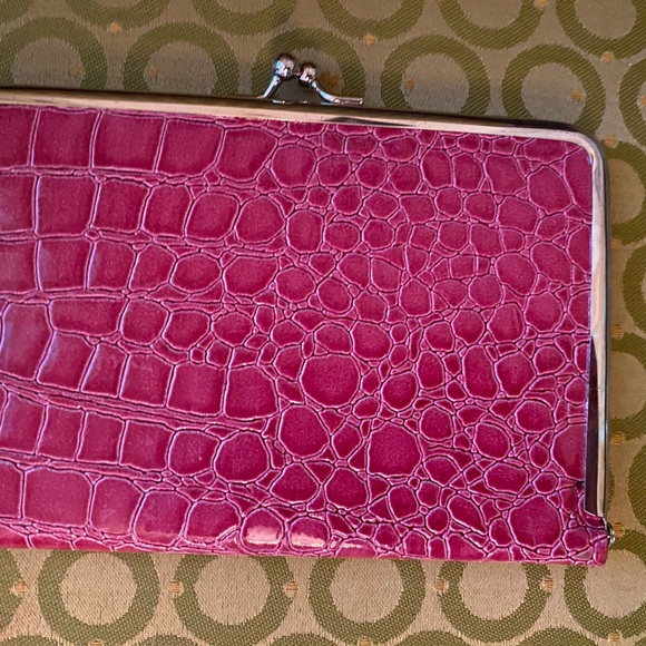 Pink embossed crocodile clutch photo holder - Picture 1 of 4